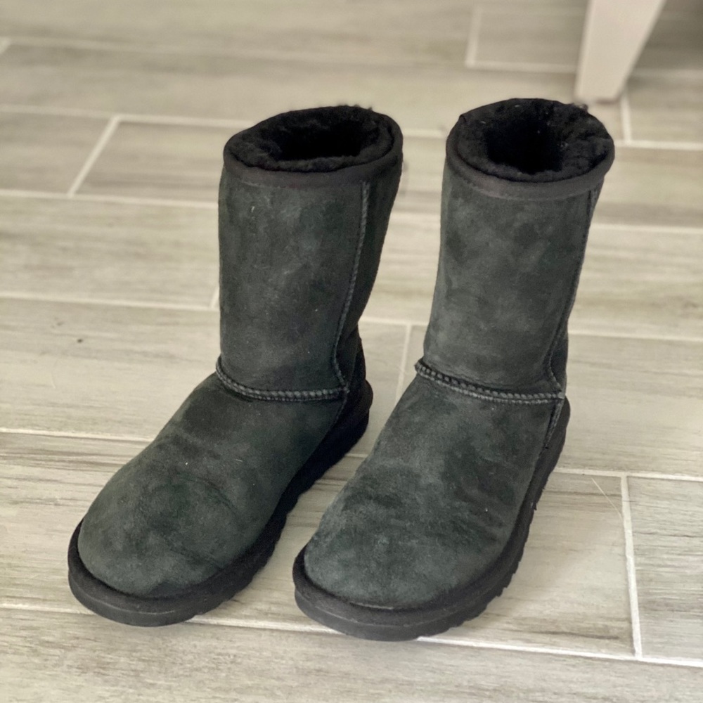 UGG Classic Short II Boot - Picture 2 of 6